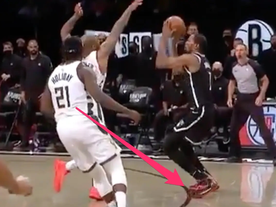  踩線！杰威：我是籃網(wǎng)的球迷 很不幸KD鞋子尺碼大了一點(diǎn)點(diǎn)