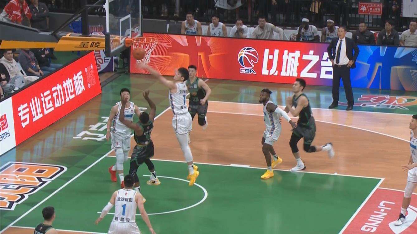 曾凡博釘板血帽弗格上籃 本場個(gè)人第6個(gè)蓋帽！