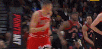  意識(shí)杠杠的！巴雷特反擊沖筐 球哥快速追防超車(chē)直接切帽出界！