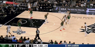  手感來(lái)了！文班接球三分直接干拔 超高出手點(diǎn)空心入網(wǎng)