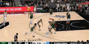  絕處逢生！文班長(zhǎng)臂極限救球 然后頂著字母轉(zhuǎn)身拋投三分打板命中