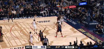  和地板打配合！阿倫接布克長(zhǎng)傳等球彈地起來(lái)再空接暴扣