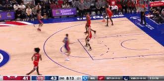  手感來了！康寧漢姆三分命中&活塞連續(xù)三記三分反超比分&打停公牛