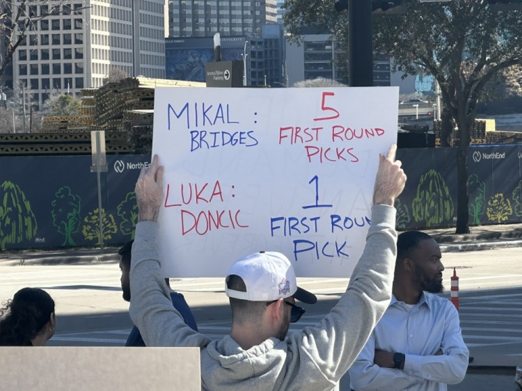  獨行俠球迷破防：大橋換回5個首輪東契奇1個？裁掉哈里森！