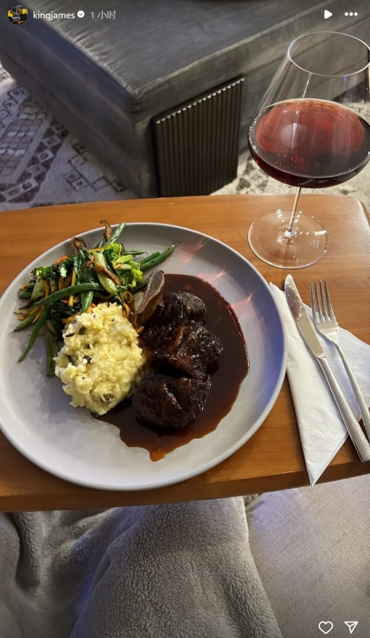  結(jié)束東部四連客！詹姆斯曬晚餐：回到家里真的是太高興了
