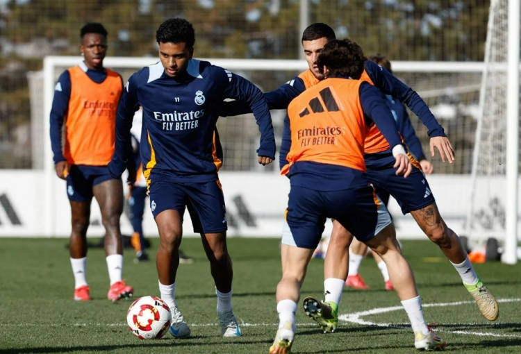  備戰(zhàn)國(guó)王杯！皇馬訓(xùn)練情況：姆巴佩等室內(nèi)訓(xùn)練，卡馬文加單獨(dú)訓(xùn)練