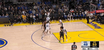  終于進(jìn)三分了！庫(kù)里兜到弧頂接球借掩護(hù)命中本場(chǎng)第一記三分