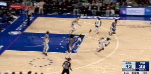  這球超帥！歐文華麗轉(zhuǎn)身過掉馬克西 一條龍籃下拋投取分