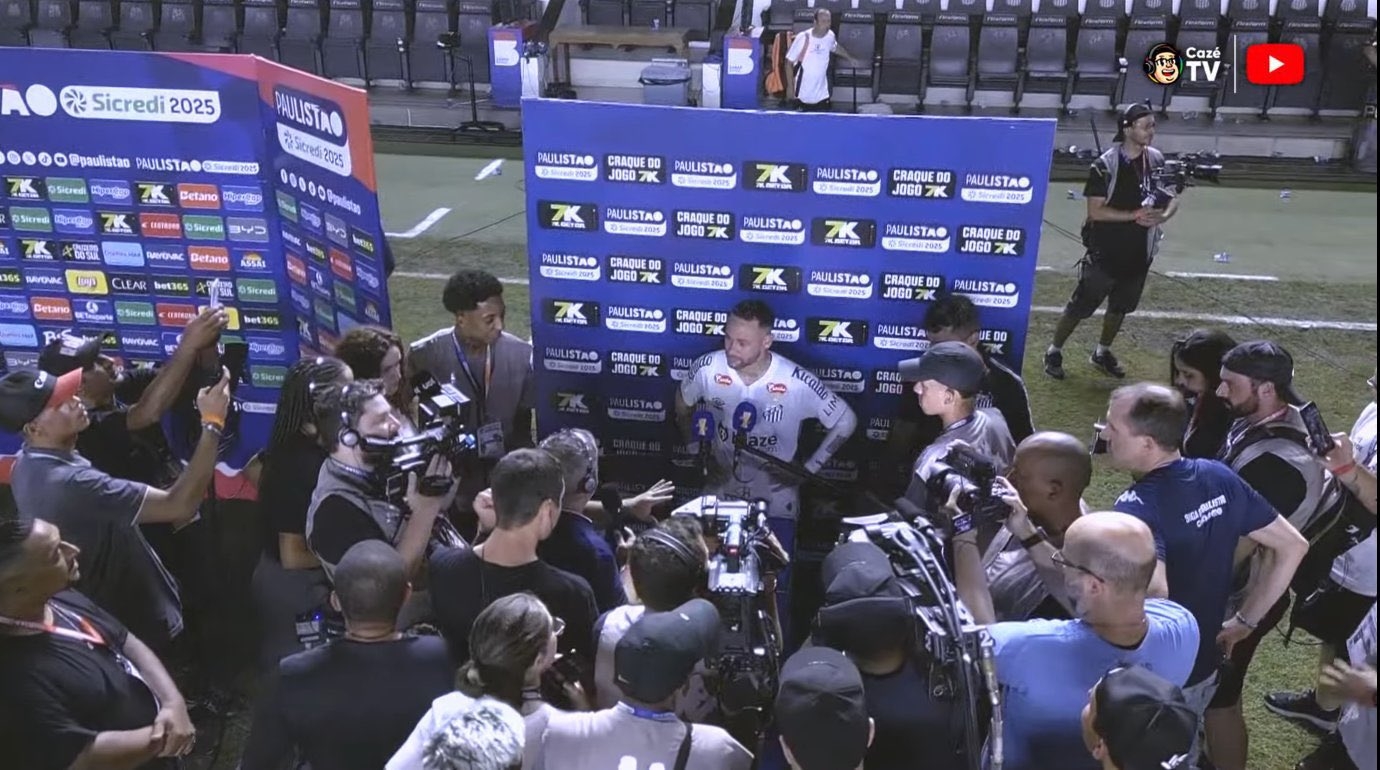  焦點所在！內(nèi)馬爾桑托斯回歸首秀，賽后采訪被攝像機團團圍住