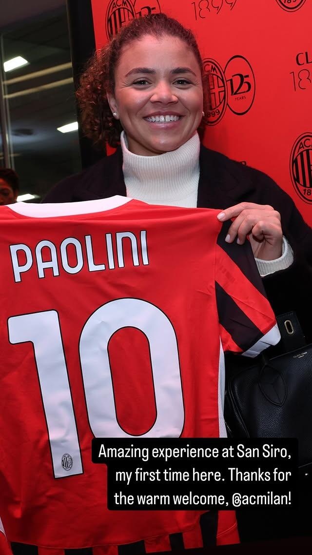  意大利網(wǎng)球名將保利尼現(xiàn)場(chǎng)觀戰(zhàn)米蘭，并獲贈(zèng)10號(hào)球衣