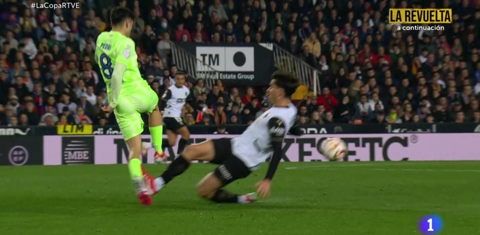  佩德里談費爾明染紅：我跟裁判說，之前我遇到更狠的飛鏟都沒紅牌