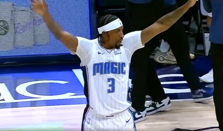  奪冠功臣！波普重回丹佛獲得球隊(duì)現(xiàn)場(chǎng)致敬