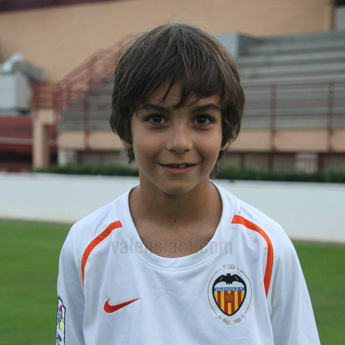  重情義！費蘭7歲開始在瓦倫青訓營成長，今日戴帽沒慶祝&紀念災民