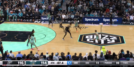  無人看管！三球突破吸引多人包夾 小橋底角大空位關(guān)鍵三分反超