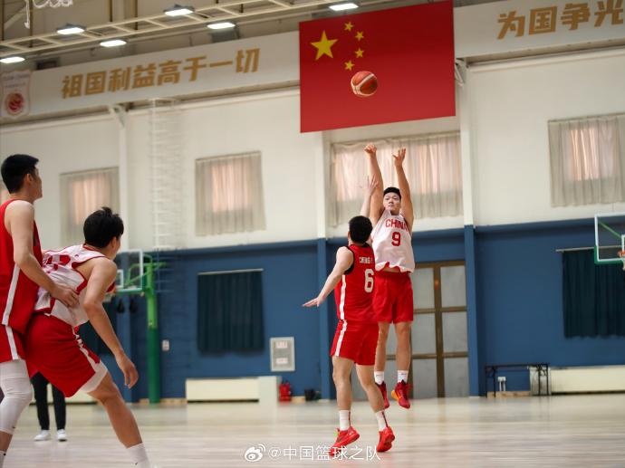  對抗訓(xùn)練繼續(xù)！中國男籃最新訓(xùn)練圖集新鮮出爐