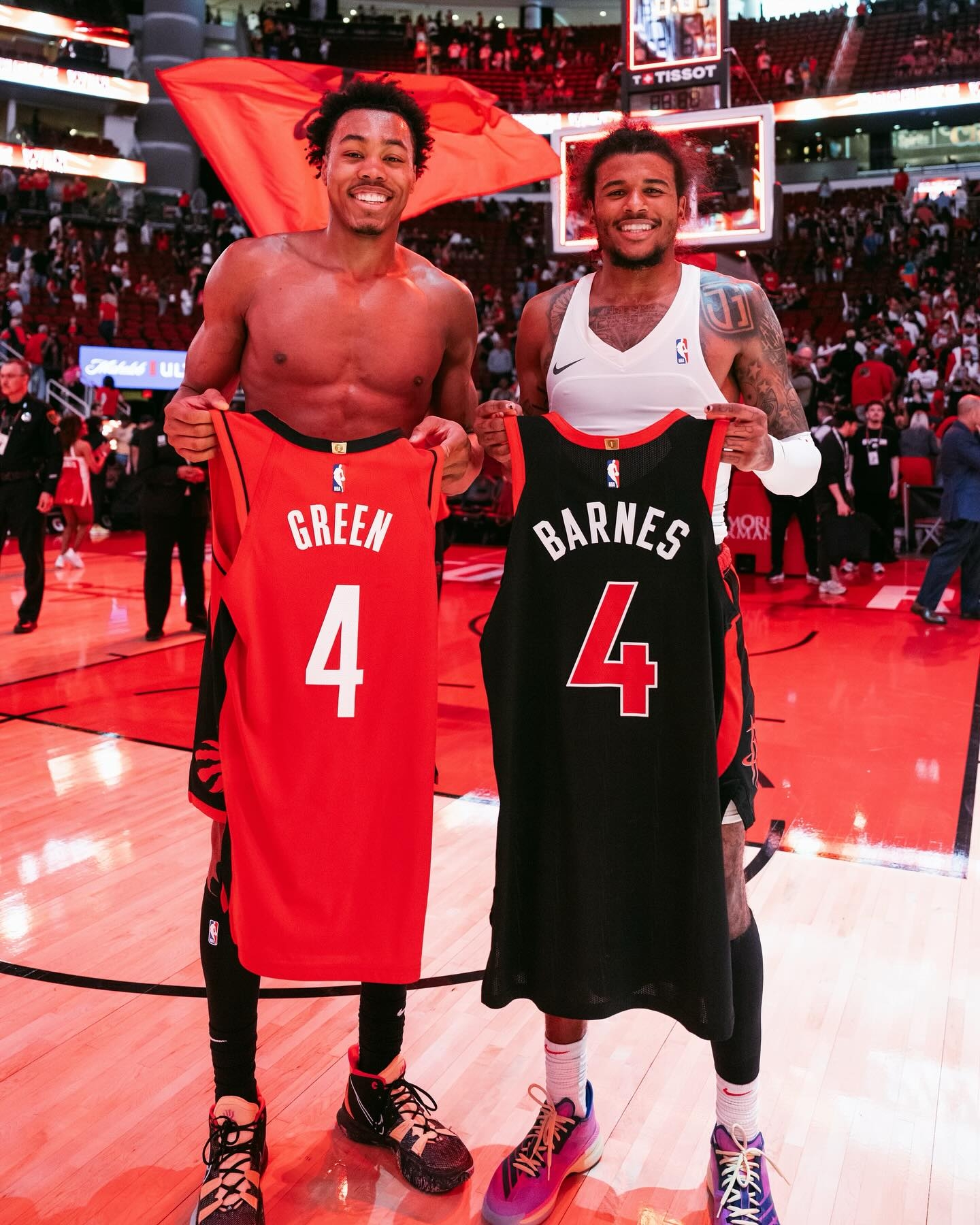  同屆生&兩個(gè)4??號(hào)！杰倫-格林賽后和斯科蒂-巴恩斯交換球衣