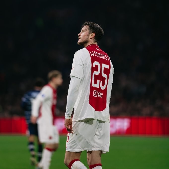  阿賈克斯官方：前鋒韋霍斯特腳趾骨折，預計將缺席6周