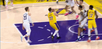  偷雞成功下場休息！東契奇假上真?zhèn)?八村塁不中但77自己搶到打進(jìn)~