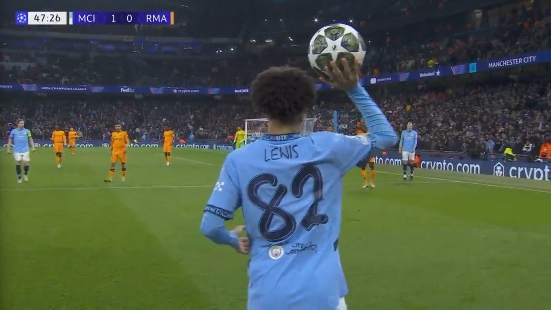  半場(chǎng)調(diào)整，劉易斯登場(chǎng)換下阿坎吉