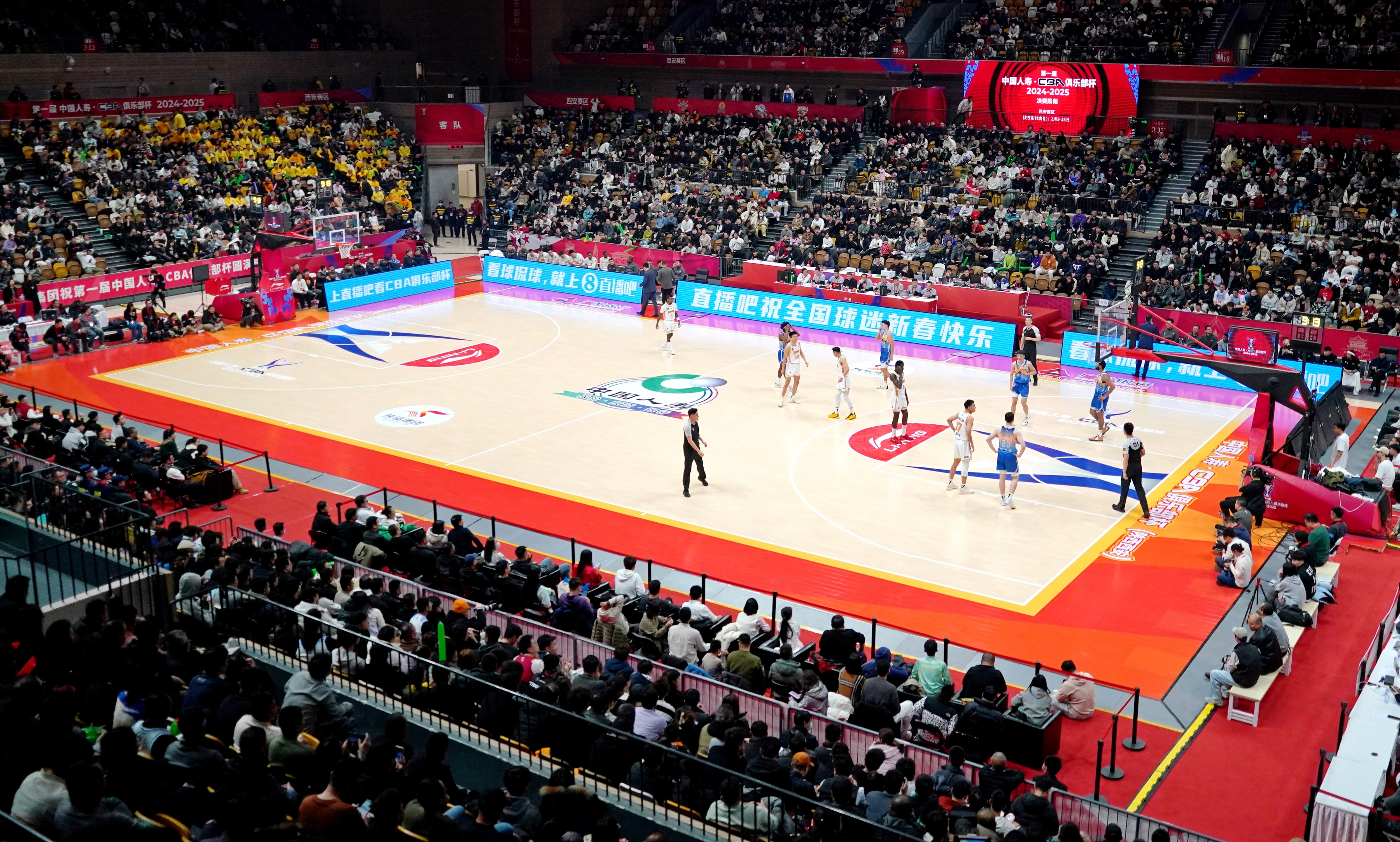  直播吧在CBA俱樂(lè)部杯半決賽給大家拜年啦！看球侃球就上直播吧