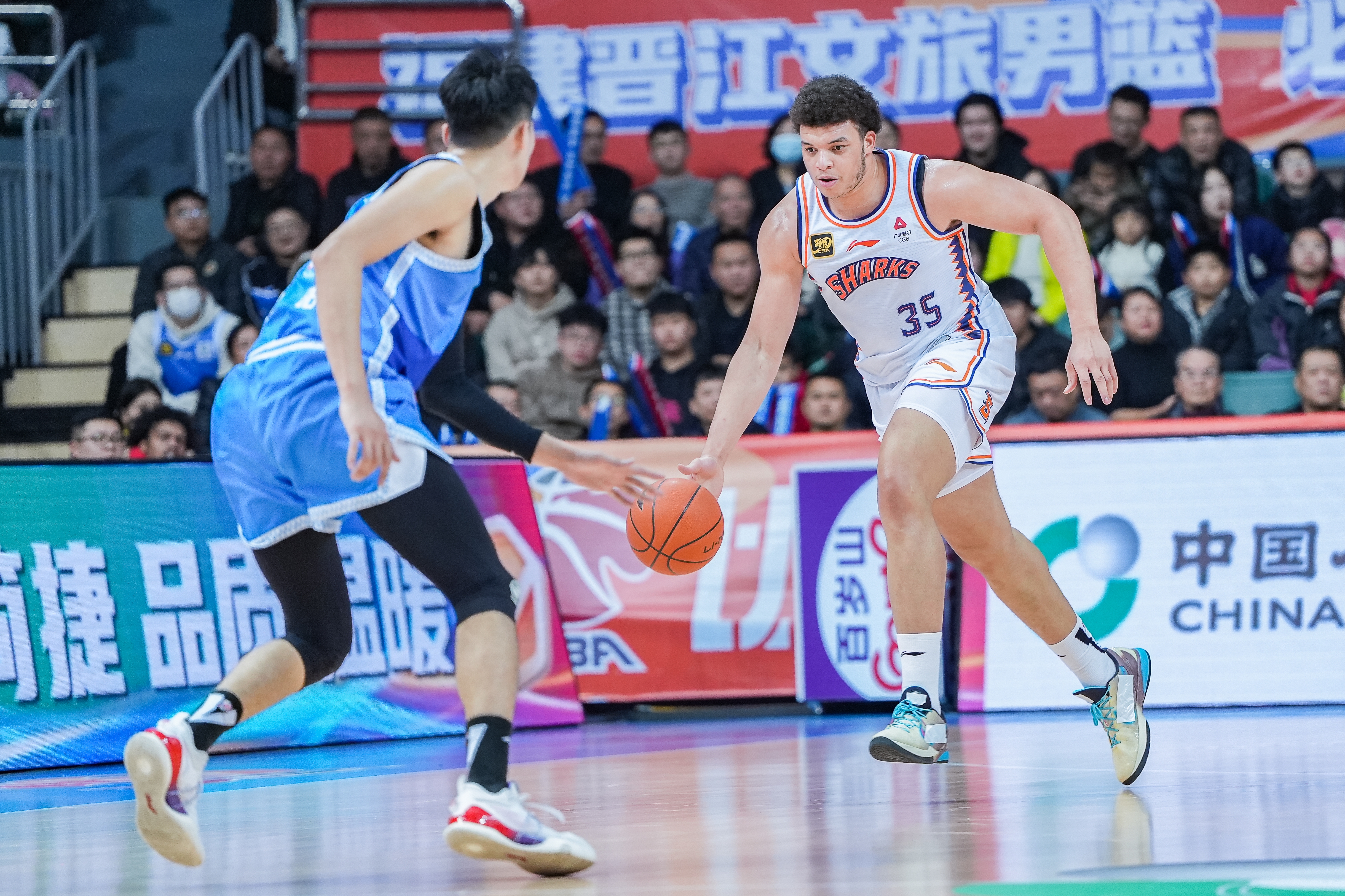  在今晚！CBA俱樂部杯半決賽，上海VS北京，誰能與新疆會(huì)師決賽？