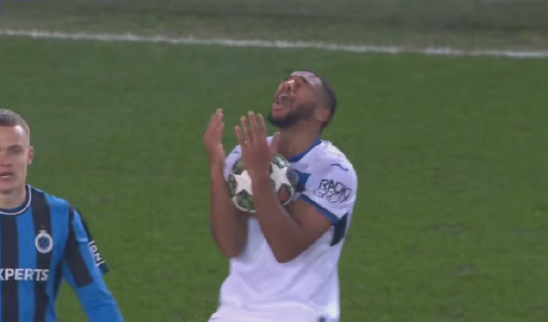  逆天！希恩揮臂誤打?qū)κ直慌悬c(diǎn)&跪地捂臉吶喊，真藍(lán)黑遭補(bǔ)時(shí)絕殺