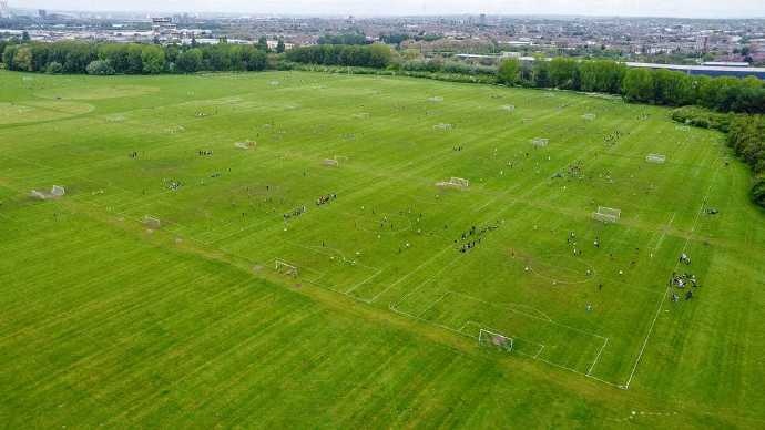  業(yè)余球員的天堂！倫敦東北部哈克尼沼澤有約100個業(yè)余足球場地