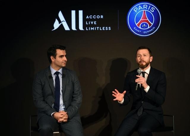  TA：曼聯(lián)挖角巴黎首席營收官阿姆斯特朗，將任命他為首席商務(wù)官