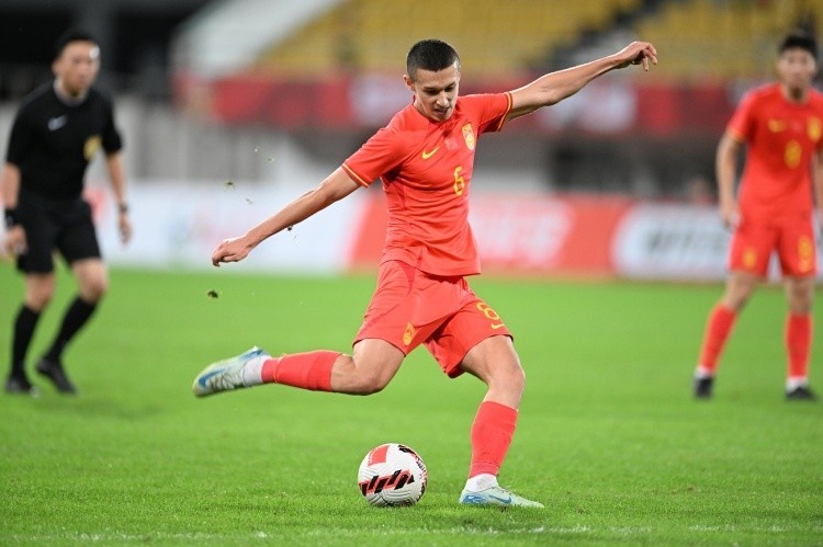  媒體人：依木蘭太好了都是最實用的選擇，踢兩年是國足主力水平