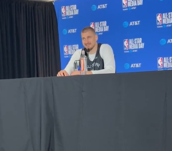  怎么看巴克利全明星首選你？約基奇：不知道 我不適合這種比賽