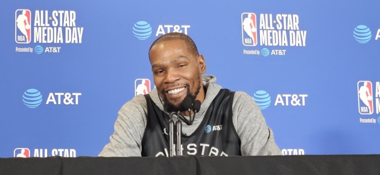  勇士生涯印象最深時(shí)刻？杜蘭特：17年總決賽G5在主場奪冠！