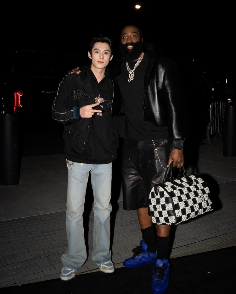  分別與王鶴棣、林書豪合影 還與申京同框！哈登曬照：全明星