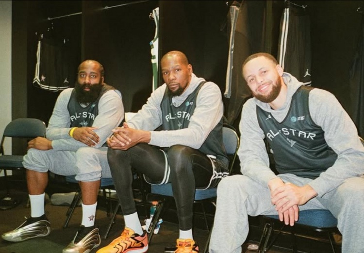  一個(gè)時(shí)代！哈登社媒曬出其與庫(kù)里、杜蘭特合照：老伙計(jì)們！