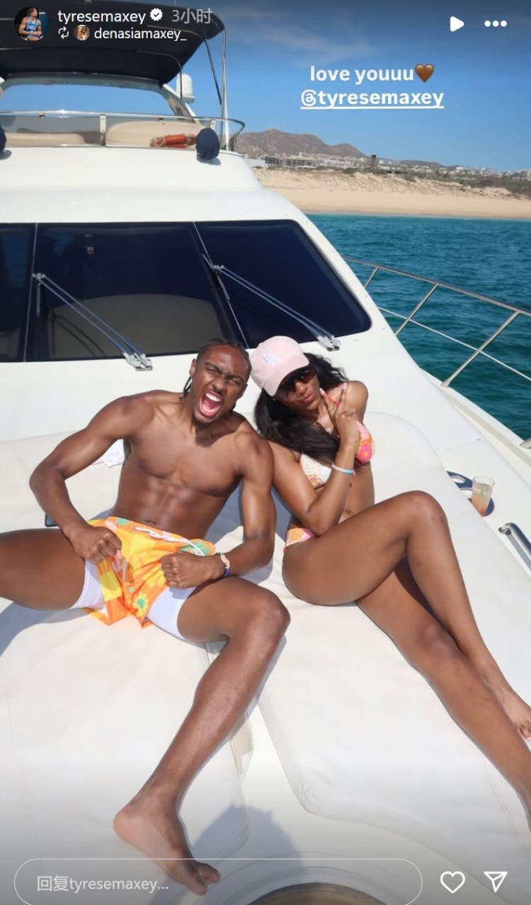  好身材×2！馬克西曬和女友出海游玩的合照：愛你噢