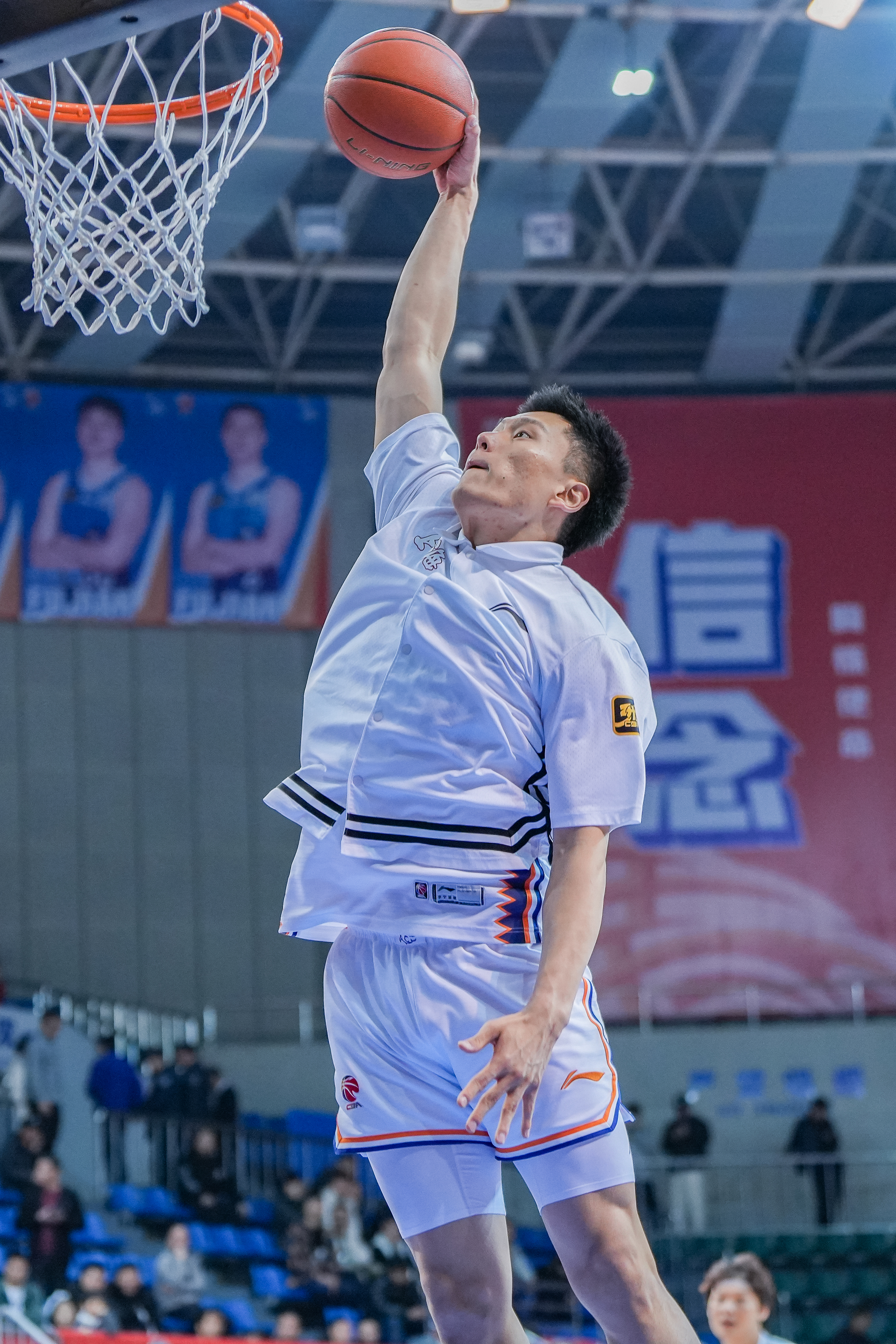  持續(xù)漲球！上海男籃“李花”組合—李弘權(quán)、李添榮