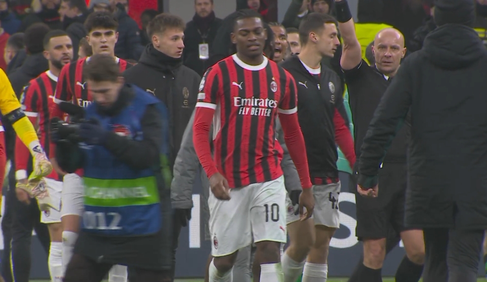  賽后沖突！萊奧吃到黃牌，對方吉瓦羅-里德兩黃變一紅