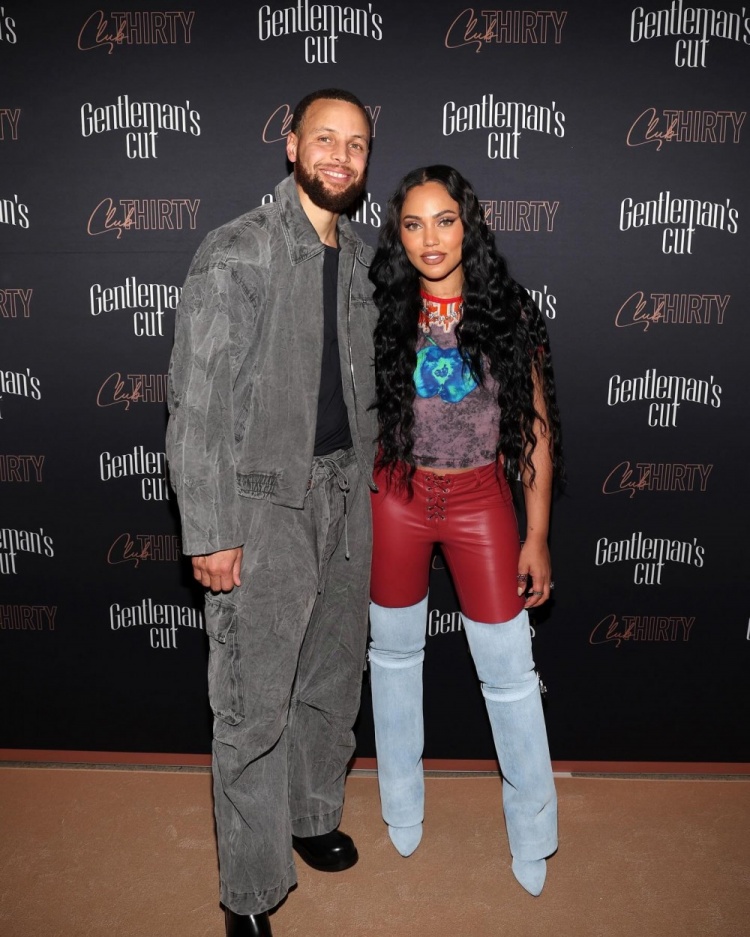  大型social現(xiàn)場(chǎng)！庫(kù)里與阿耶莎攜手出席個(gè)人威士忌品牌晚宴