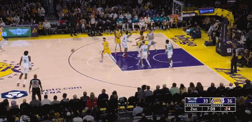  還在湖人陣中！克內(nèi)克特超遠(yuǎn)三分出手就有 直接打停黃蜂