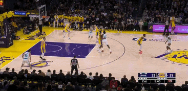  來(lái)個(gè)下馬威！馬克-威廉姆斯順下 長(zhǎng)臂劈扣輕取兩分