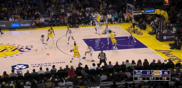  真不容易！東契奇罰球線翻身后仰終于進(jìn)了 本場(chǎng)第二記運(yùn)動(dòng)戰(zhàn)進(jìn)球