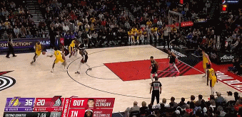  秀一波腳步！詹姆斯背打虛晃 上下步拉桿挑籃得手