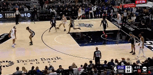  苦苦支撐！杜蘭特連續(xù)命中兩記三分 還接傳球拉桿上籃