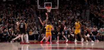  里夫斯對(duì)抗后仰中投被羅威排球大帽&裁判吹干擾球 開(kāi)拓者挑戰(zhàn)成功