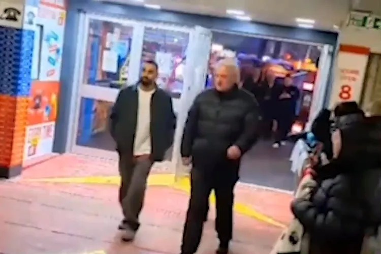  休息一下！薩拉赫本周在保安陪同下出現(xiàn)在布萊克浦的游樂場(chǎng)所