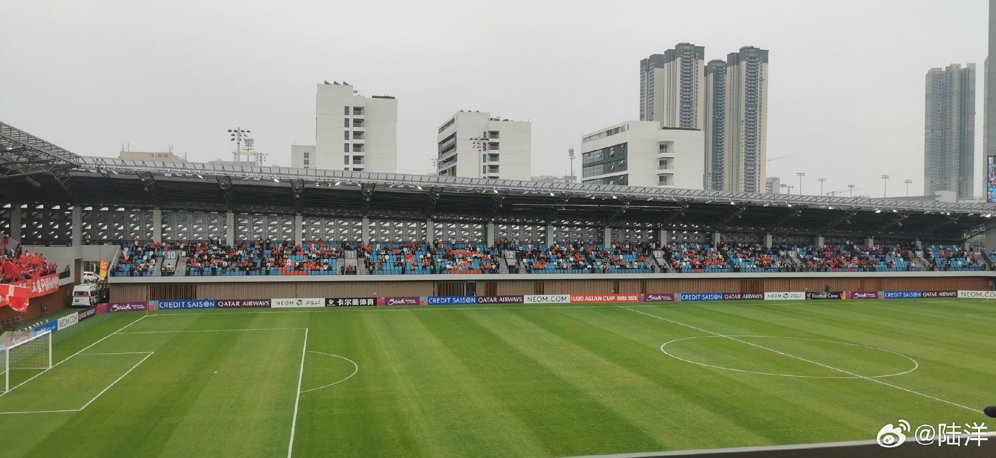  180賣2000！？國(guó)青賽前現(xiàn)場(chǎng)空座不少，此前開票1分鐘內(nèi)秒售罄