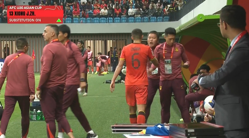  依木蘭傳球失誤后被換下！熊繼政第86分鐘替補(bǔ)登場
