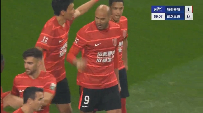 蓉城收獲新賽季首球！費利佩弧頂推桿破門，蓉城1-0領先三鎮(zhèn)