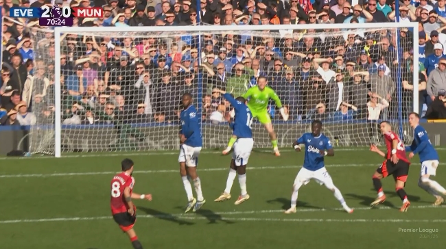  B費任意球直接破門！曼聯(lián)第72分鐘扳回一城1-2埃弗頓！