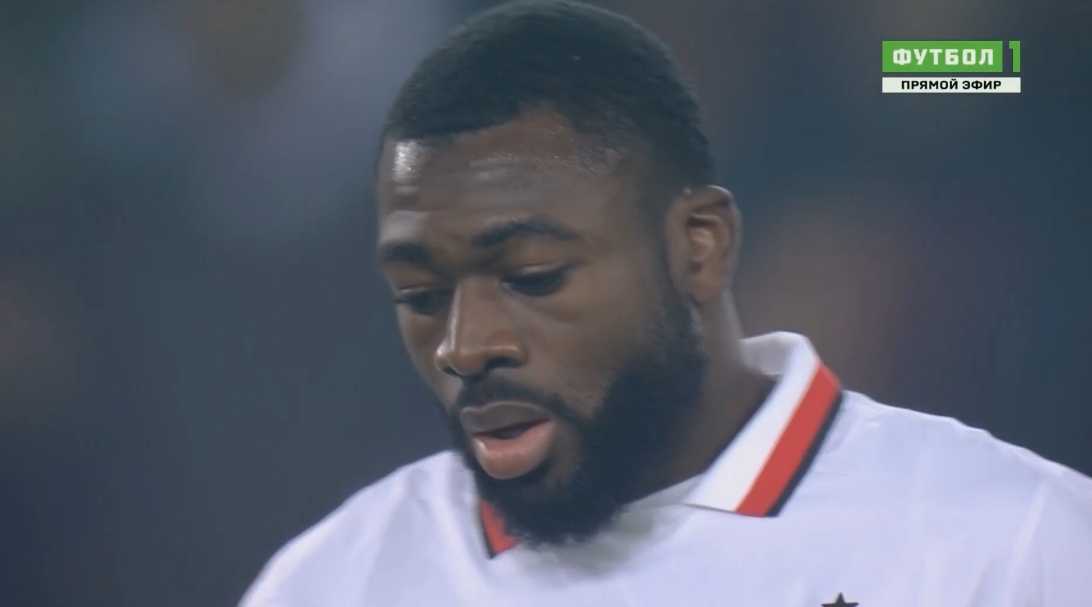  米蘭半場換人，萊奧被換下！福法納登場