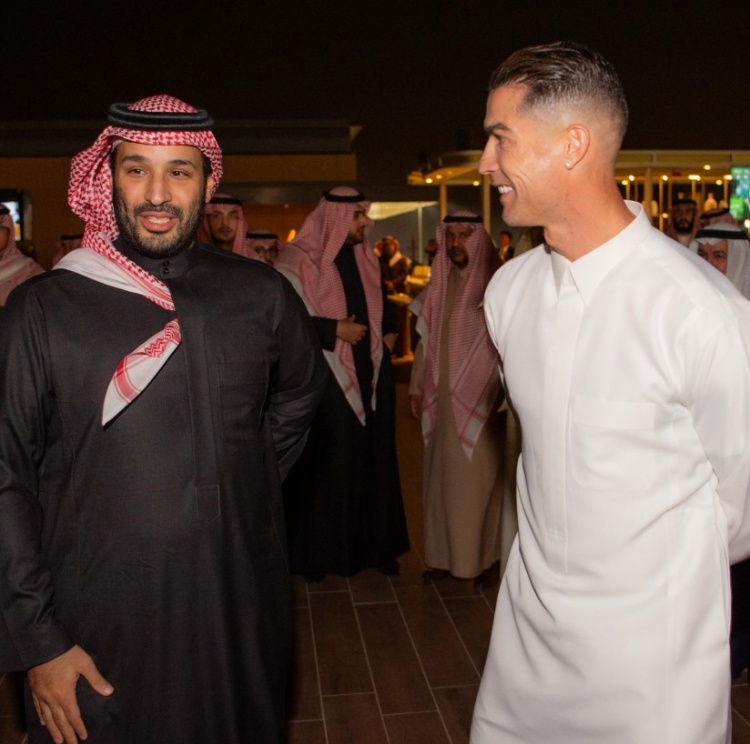  C羅曬與沙特王儲(chǔ)合影：很開心與王儲(chǔ)殿下共同慶祝建國紀(jì)念日